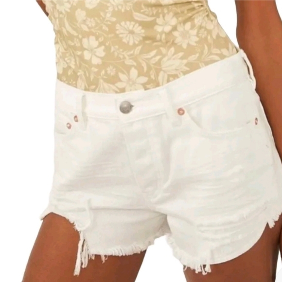 NWT Free People Loving Good Vibrations jeans shorts Spring white size Va… - Picture 1 of 1